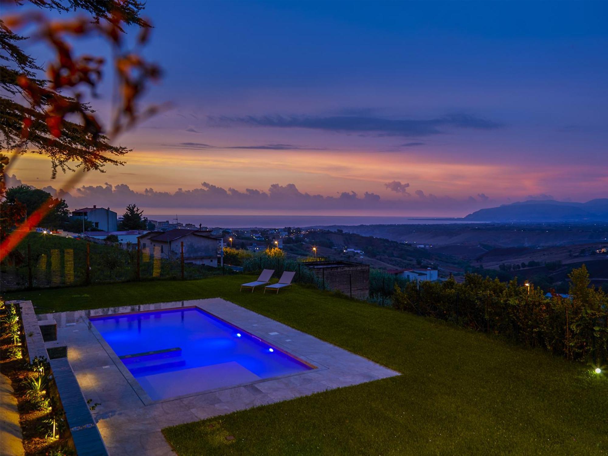 Villa Tommaso Maruggi, Sicilia, Con Jacuzzi E Piscina Privata Alcamo Exterior photo