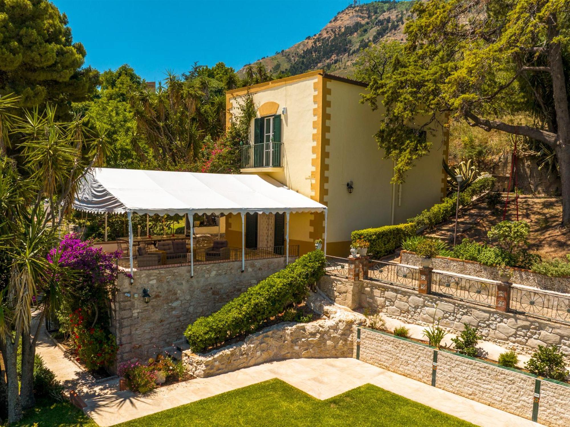 Villa Tommaso Maruggi, Sicilia, Con Jacuzzi E Piscina Privata Alcamo Exterior photo
