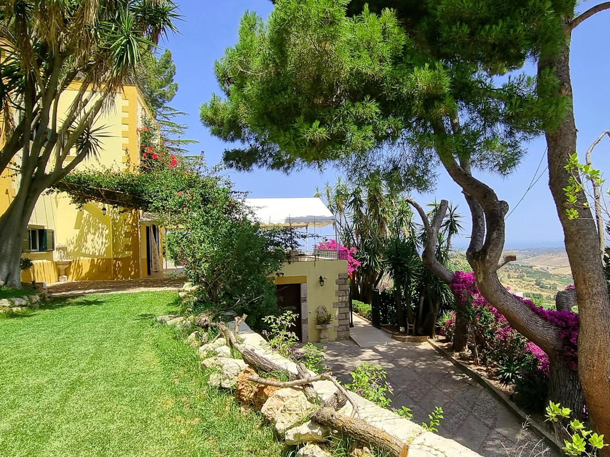 Villa Tommaso Maruggi, Sicilia, Con Jacuzzi E Piscina Privata Alcamo Exterior photo