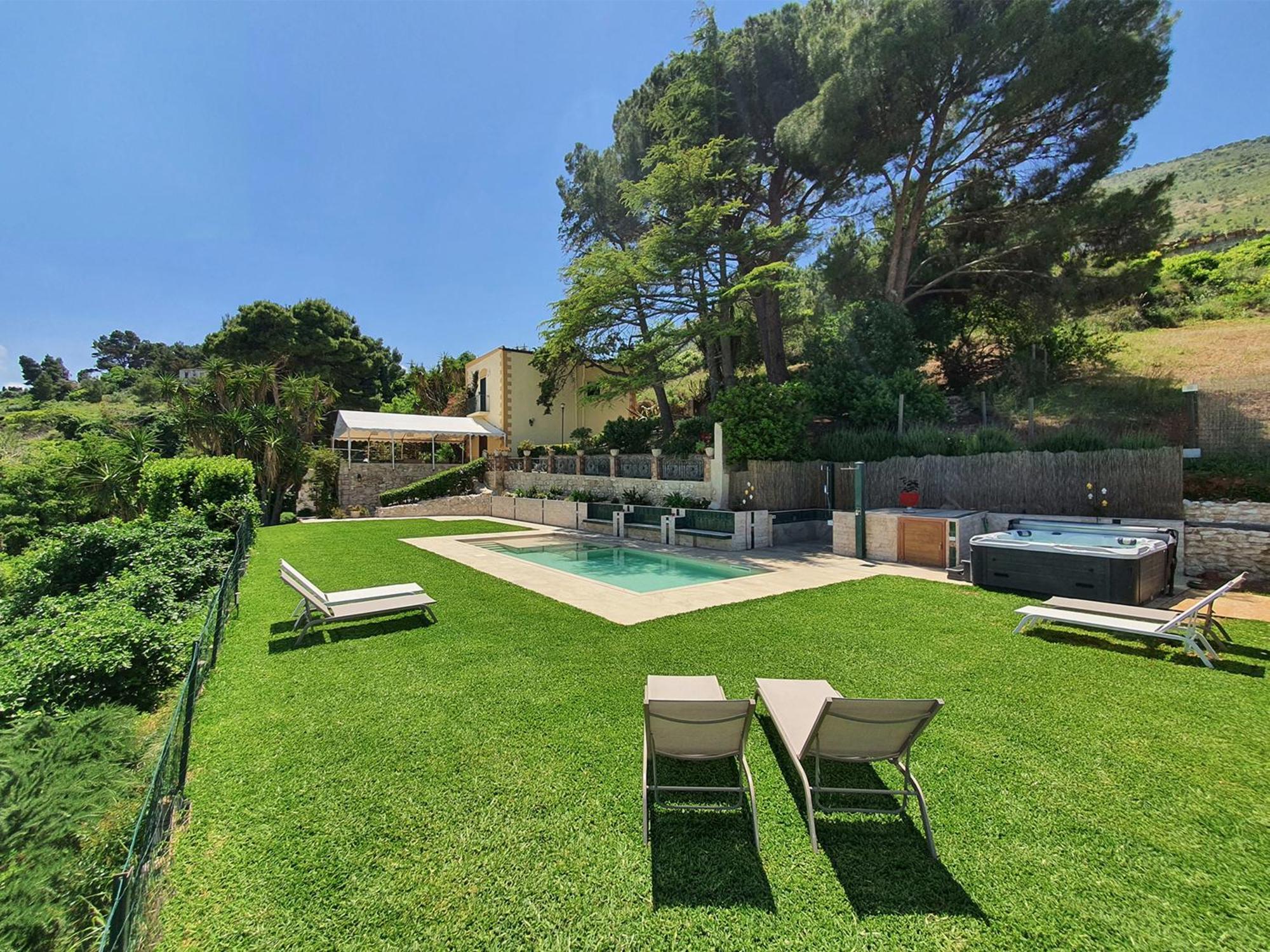 Villa Tommaso Maruggi, Sicilia, Con Jacuzzi E Piscina Privata Alcamo Exterior photo